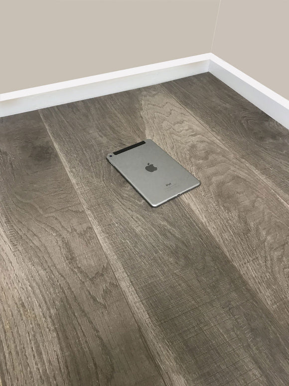 8mm Laminate Flooring - Chestnut Oak Effect - V Groove - AC4 Rated - Click System