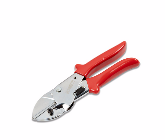 Closed Smooth-edge Shears with red handle